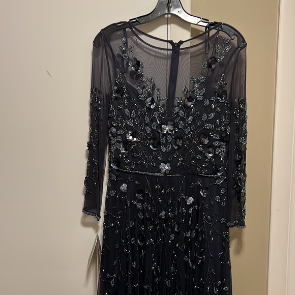 Gown navy blue from Saks Off 5th.size 10- fits like a medium. Brand new - Picture 2 of 9